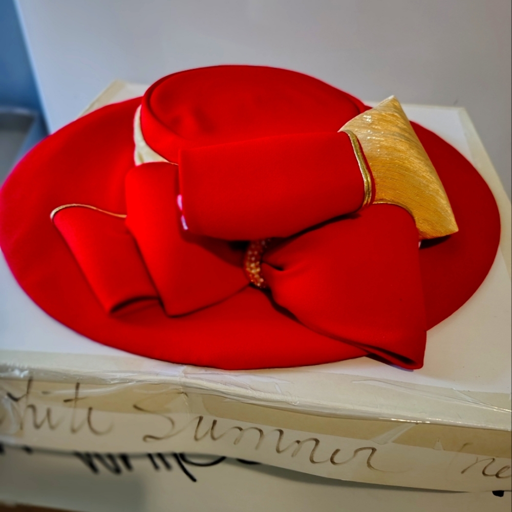 Fancy hat - Picture 1 of 1